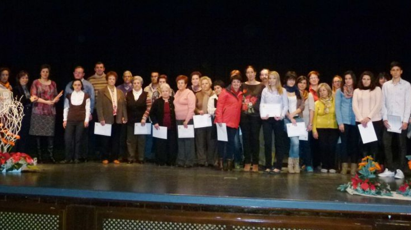 Foto de familia de los voluntarios que recibieron el reconocimiento