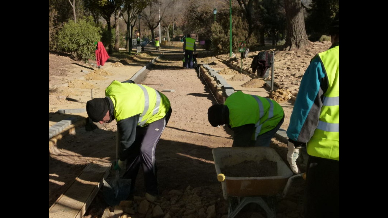 Operarios del plan de empleo en el Parque del Polígono