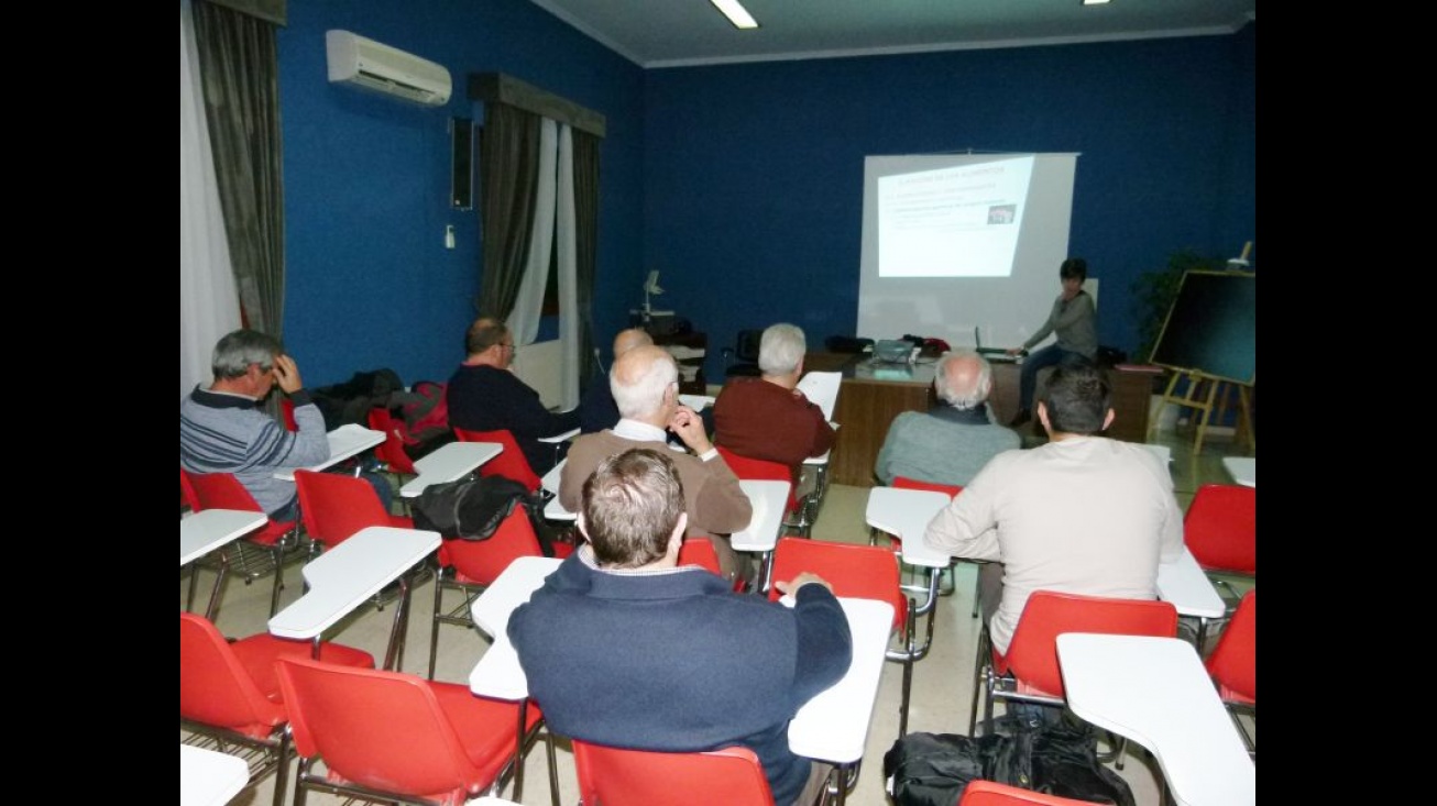 Una de las sesiones del curso celebrado en el Centro Social