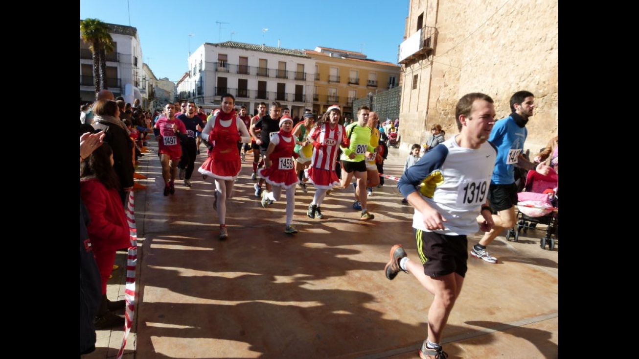 Nutrida participación en una carrera con tintes festivos