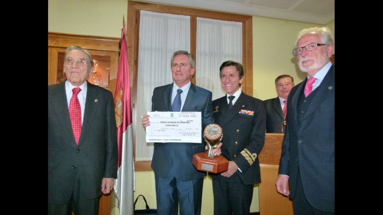 Entrega del premio de "Tertulia XV" a Cáritas