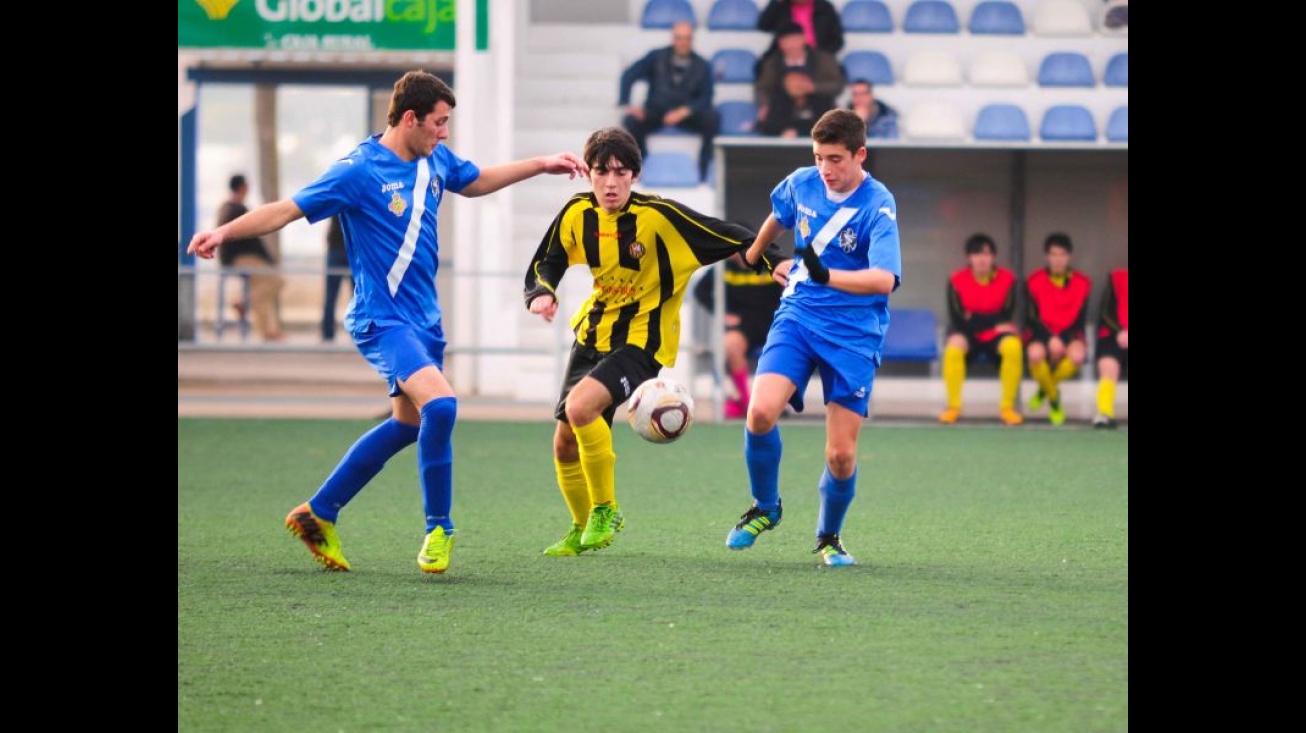 El Manzanares CF juvenil ganó 3-0 al Cervantes, segundo clasificado. Foto: Roque J. Cuesta