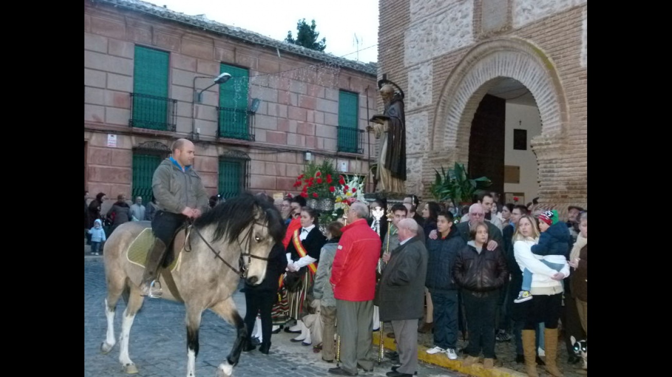 La procesión terminó con las vueltas a la ermita de los caballistas