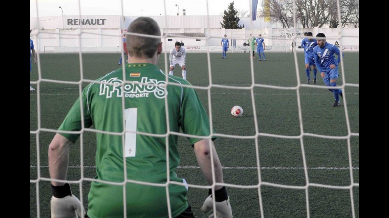 Carlos Arroyo antes de lanzar el penalti a lo Panenka. Foto: Roque Jesús Cuesta