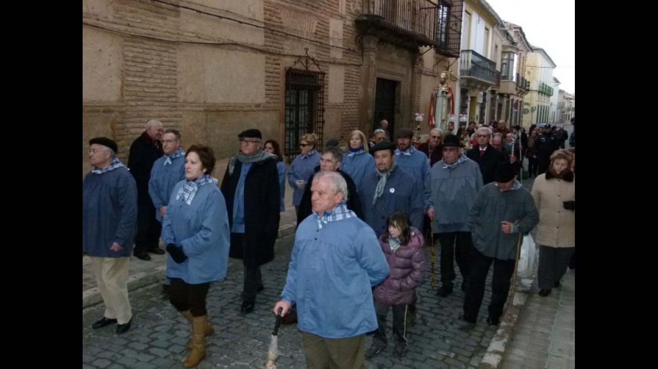 Miembros de la AAVV San Blas en la procesión del santo