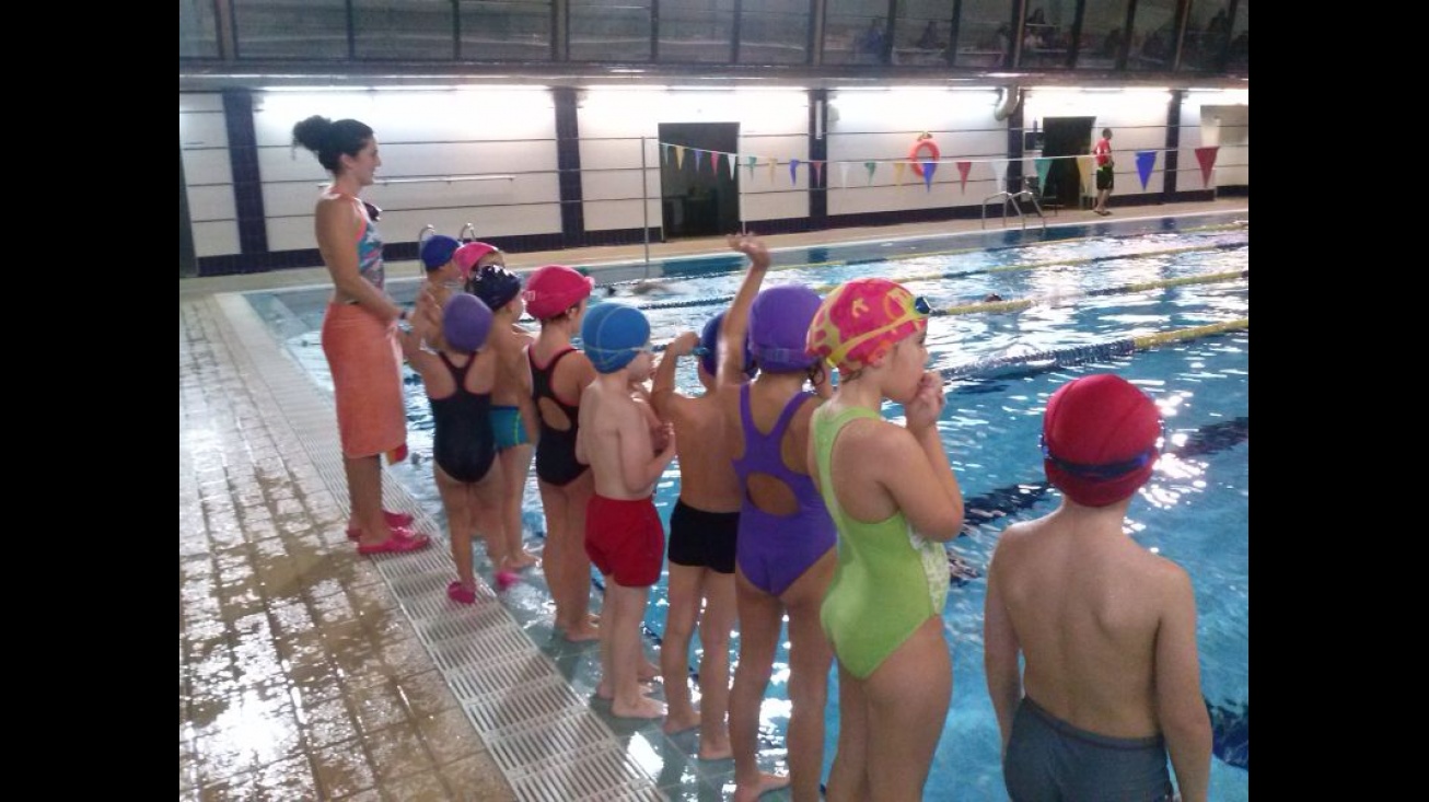 Cursos para todas las edades en la piscina climatizada