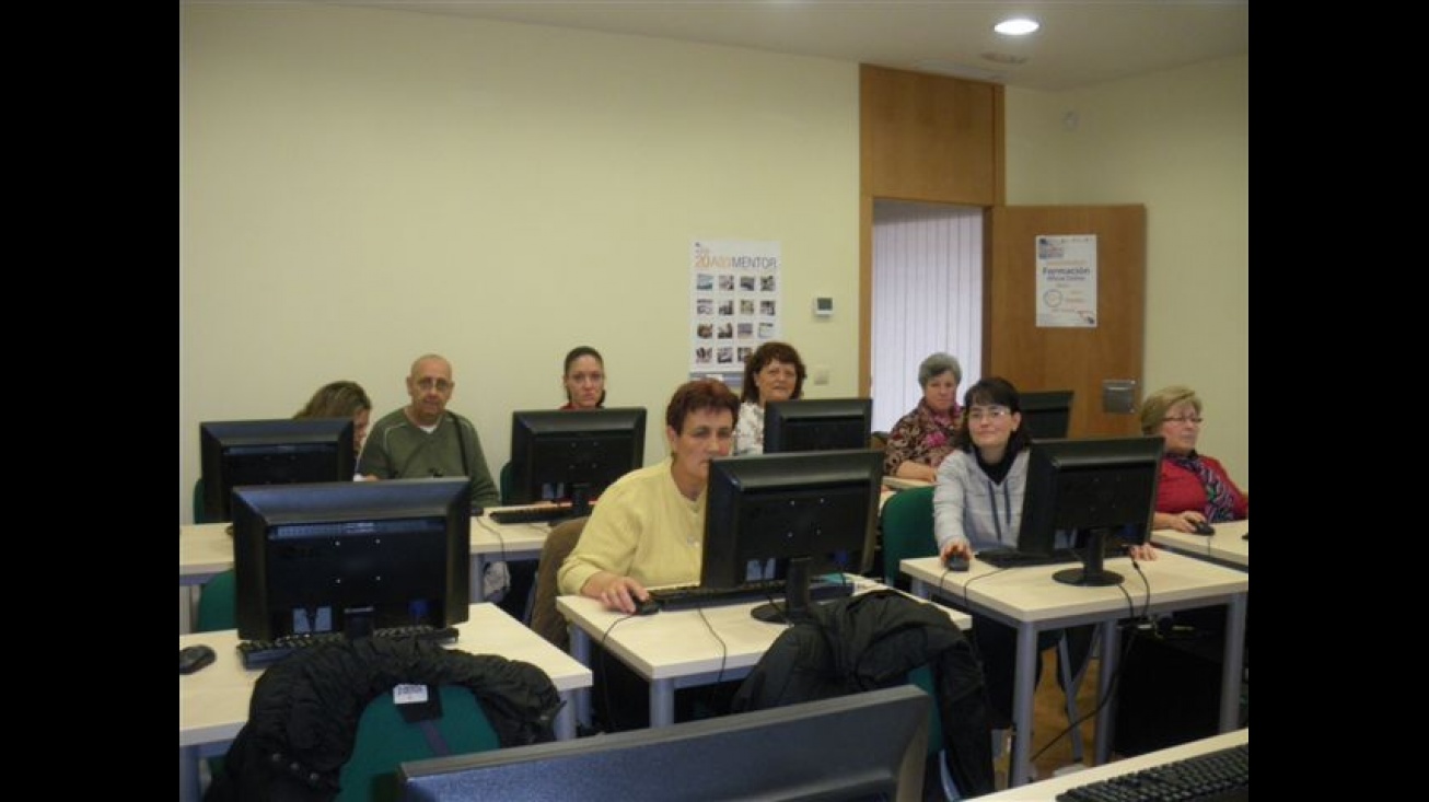 Participantes de un reciente curso de informática del Centro de la Mujer