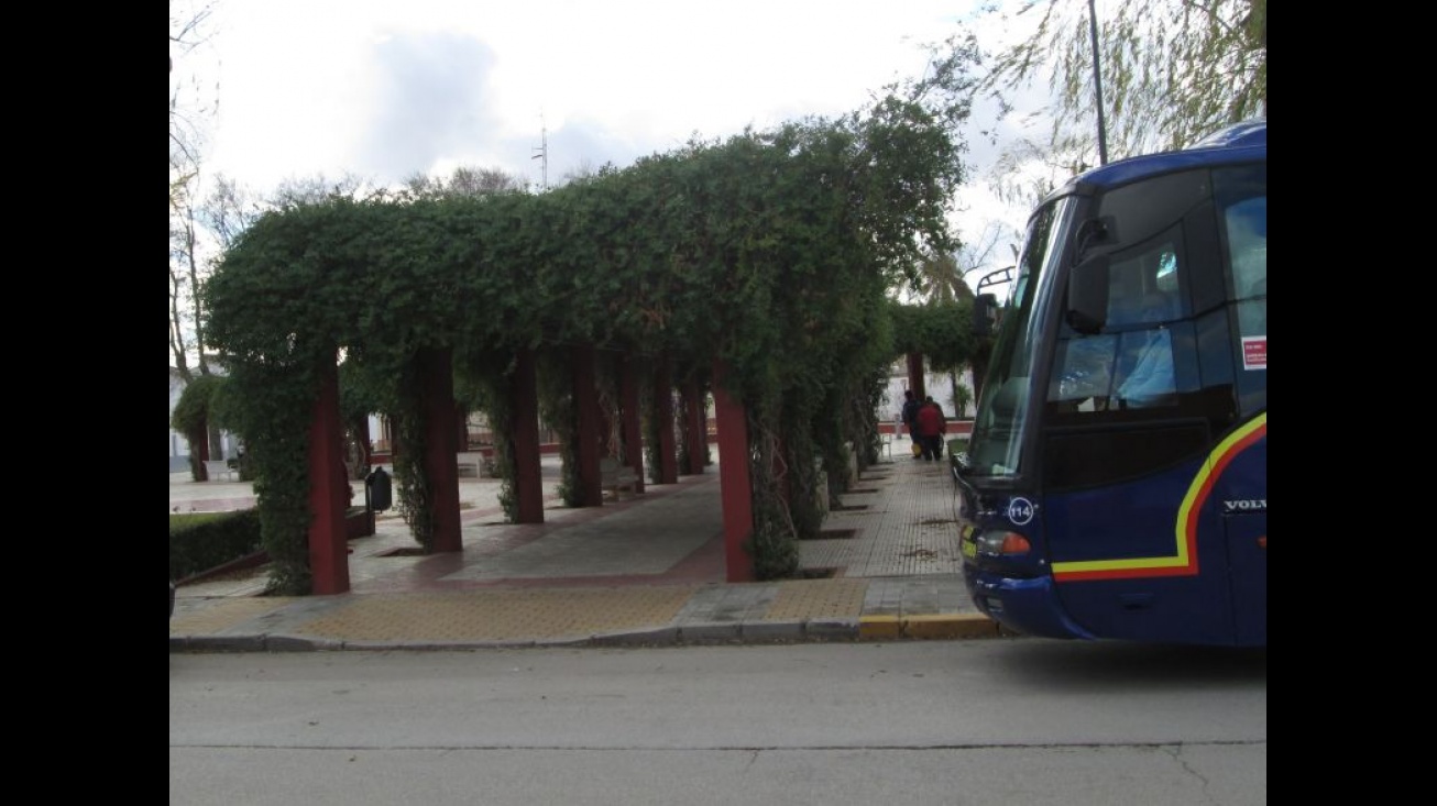 Parada en la Divina Pastora del autobús del Centro Ocupacional