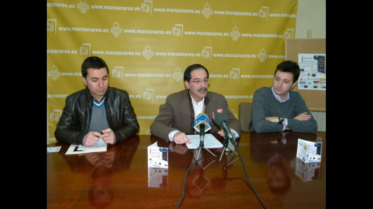 Juan Pedro Araque (i), Manuel Martín-Gaitero (c) y Mario Cervantes (d) en la presentación de las jornadas