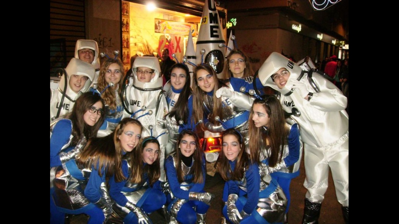 Grupo de jóvenes en el carnaval del año pasado