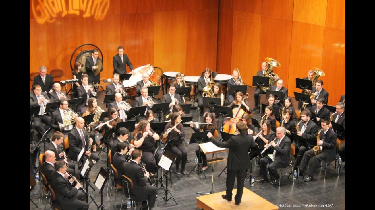 Eduardo Gallego dirigió la banda en el concierto del Día de la Mujer