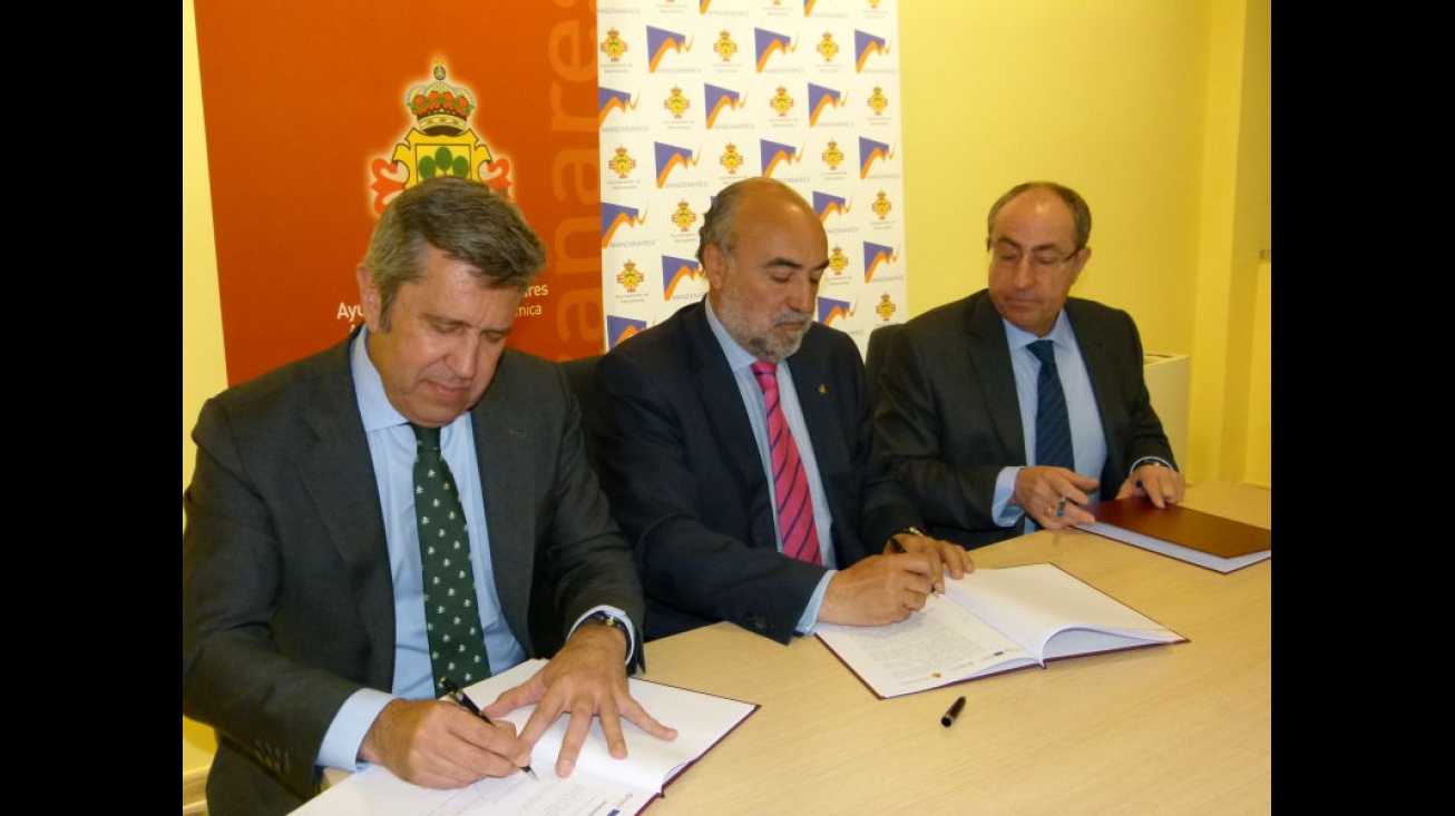 Firma del convenio entre INCYDE, el Ayuntamiento de Manzanares y la Cámara de Comercio de Ciudad Real