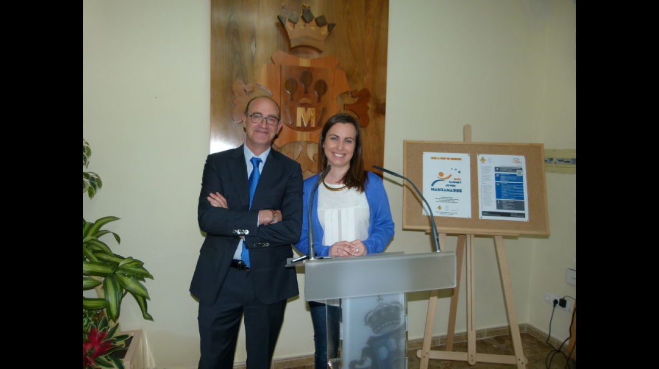 Antonio Sánchez-Migallón y Carmen Beatriz Alcolea en la presentación