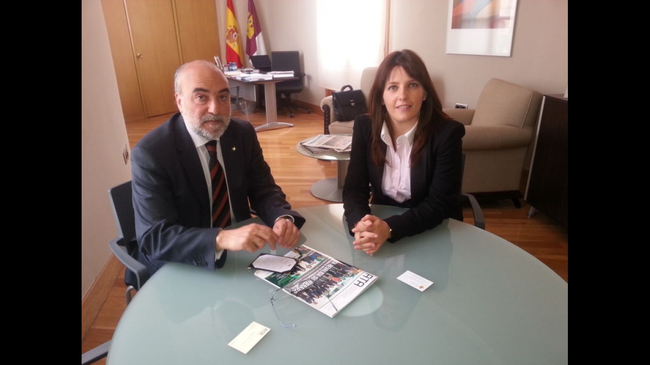 López de la Manzanara y Moreno-Opo durante la reunión celebrada en el Ayuntamiento de Manzanares