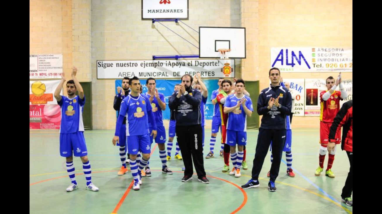 Saludo del equipo tras el partido. Foto: Roque Jesús Cuesta