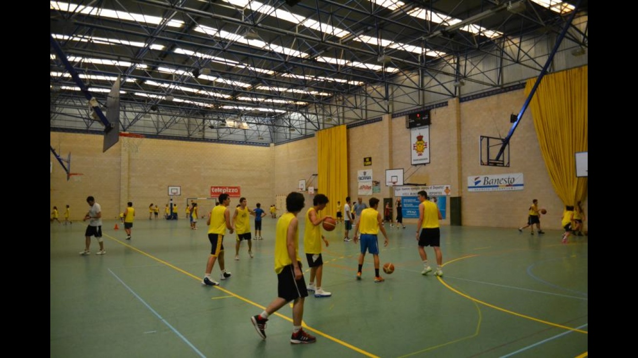 Foto de archivo del campus de baloncesto