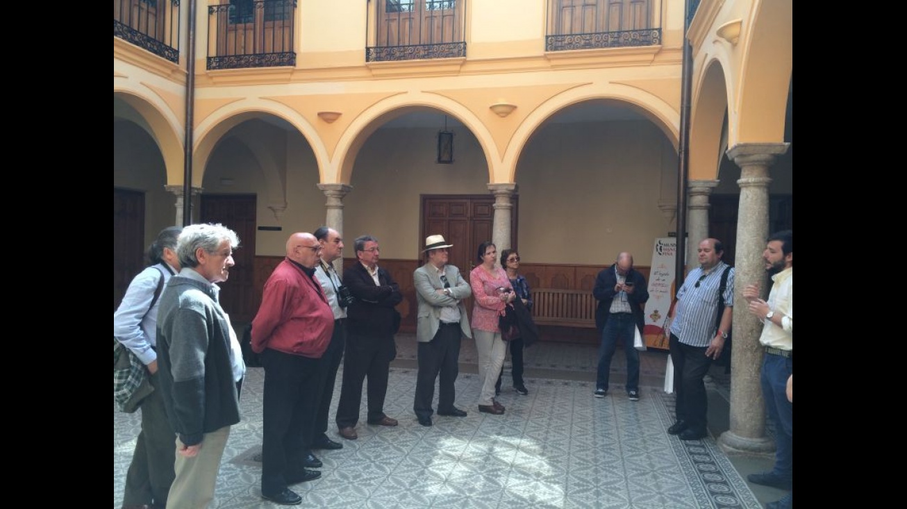 Grupo de periodistas de gastronomía y turismo antes de su visita al Museo Manuel Piña