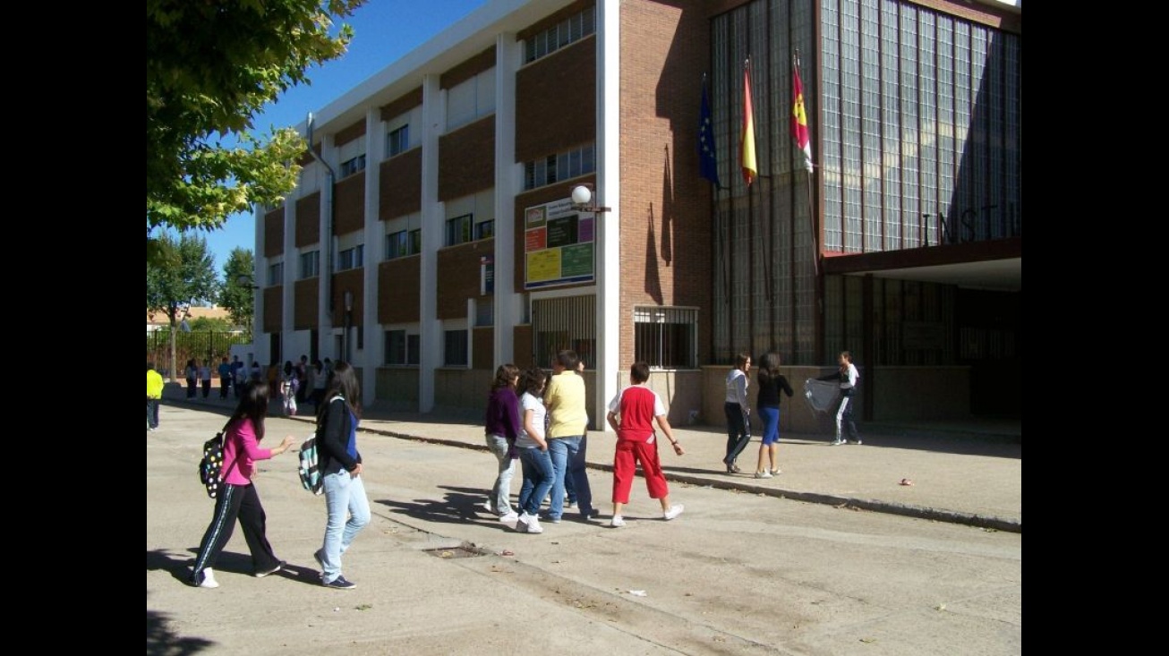 Entrada del IES Azuer