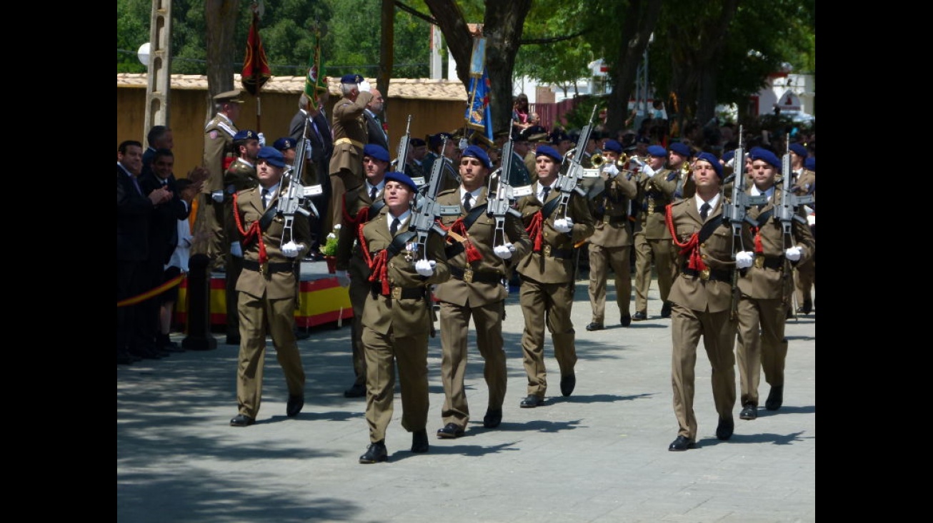 Desfile final de la fuerza militar tras la jura de bandera