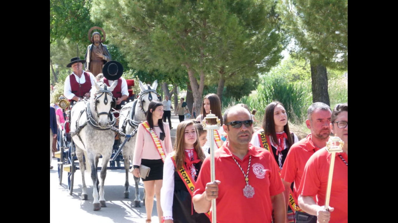 Procesión de San Isidro por el Paseo de la Isla Verde