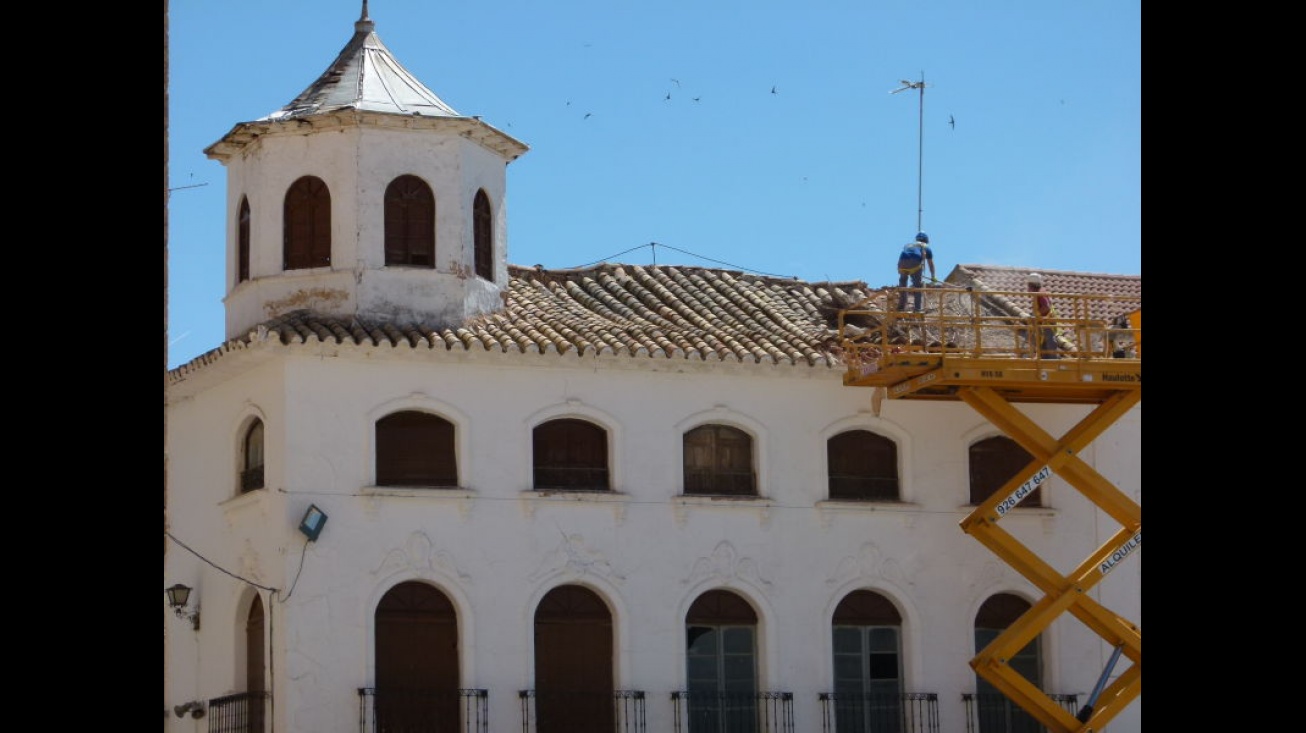 Trabajos en el tejado del Josito