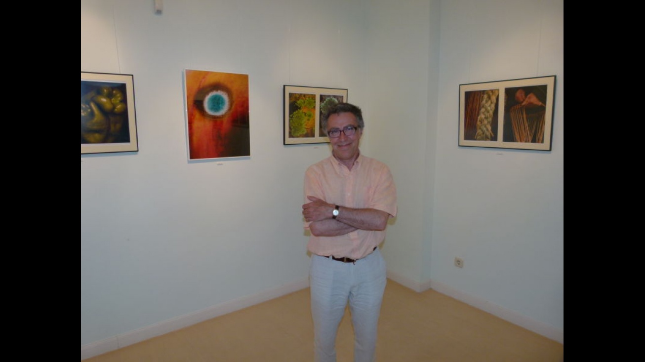 José Yeves, autor de las fotografías expuestas en la biblioteca