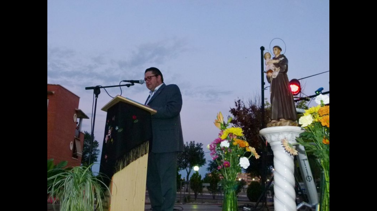 Vicente Jiménez San José, durante el pregón de las fiestas de San Antonio 2014