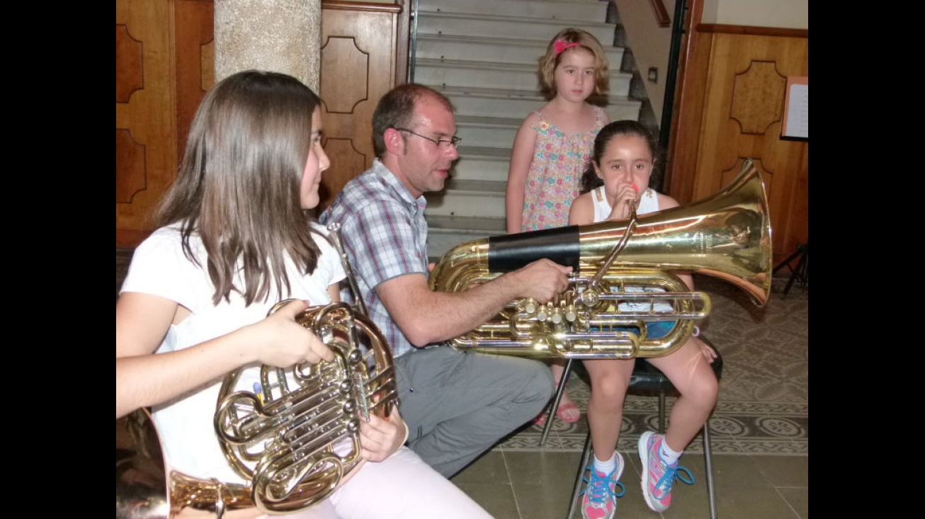 Los más pequeños pudieron probar los instrumentos