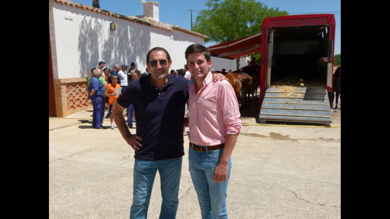 Federico García Alcázar y el rejoneador Ismael Sánchez de Vega guiaron el acto de acercamiento al mundo del toreo a caballo