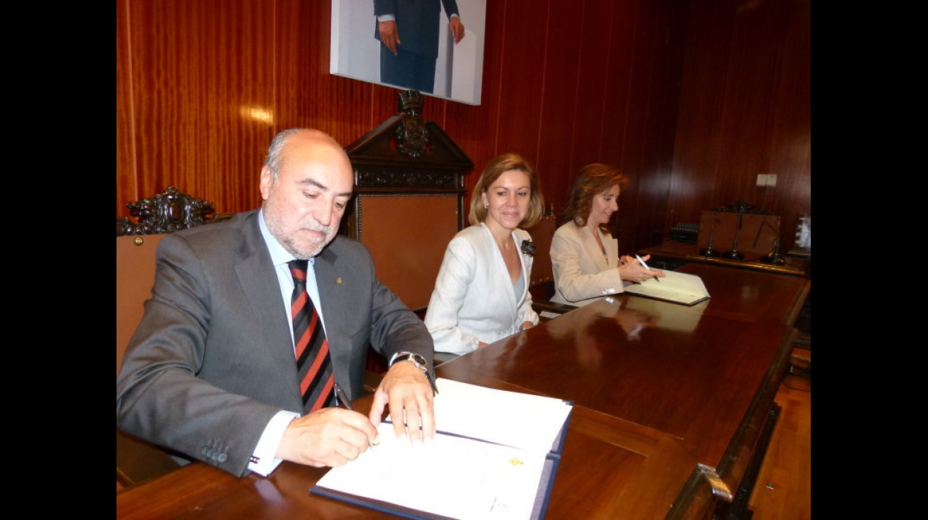 Momento de la firma del convenio