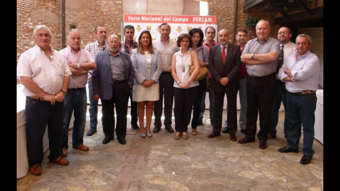 Miembros del jurado del Concurso de Vinos junto al alcalde de Manzanares y a la concejal de FERCAM