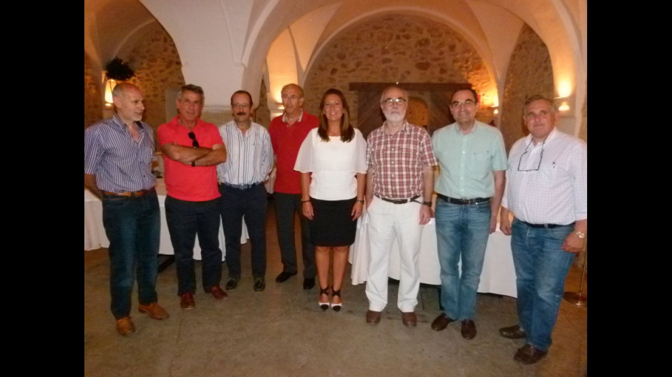 Jurado del concurso junto a la concejal de Ferias Comerciales, Lola Serna