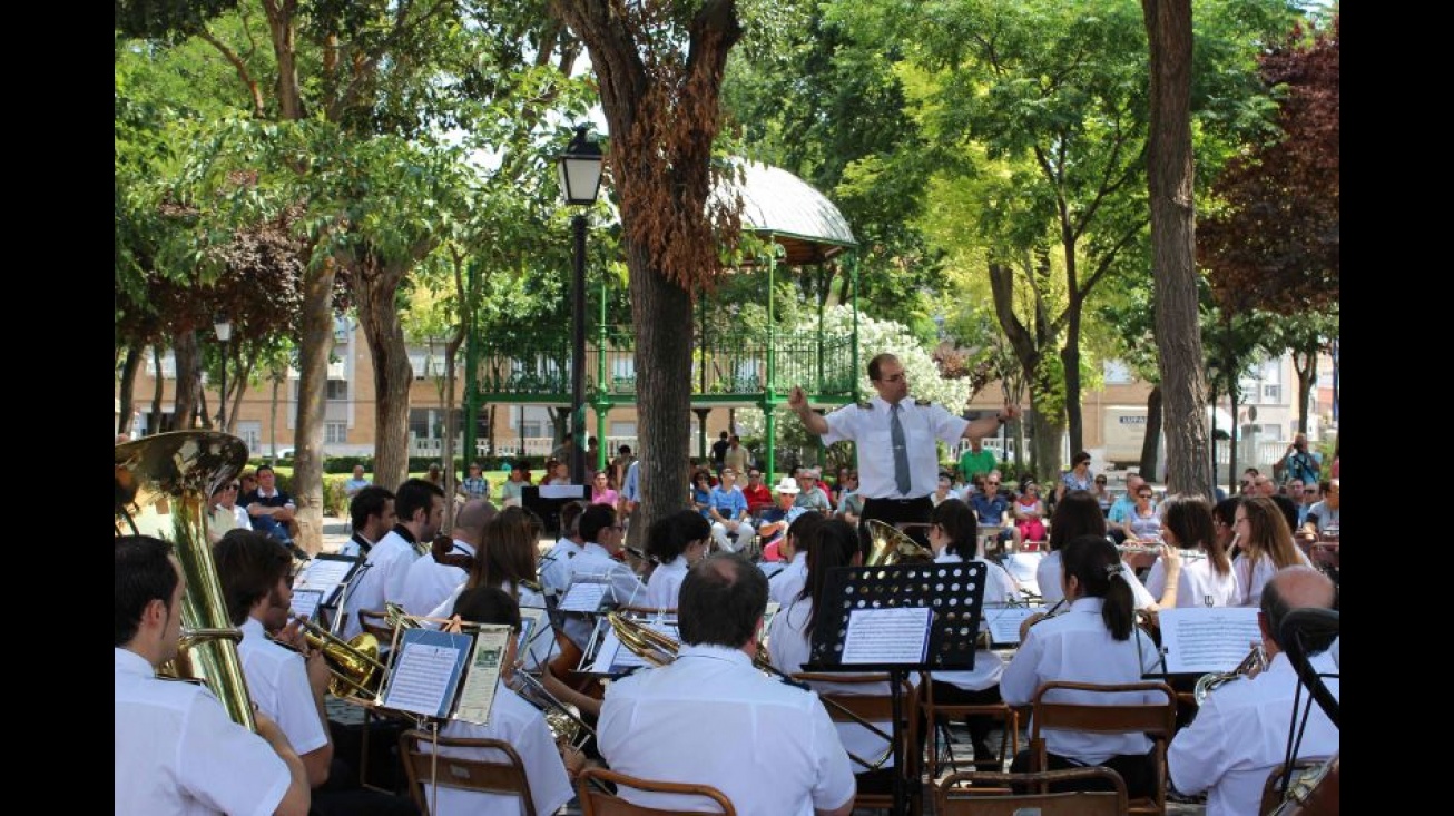 Imagen de la banda en un concierto de la feria de 2013