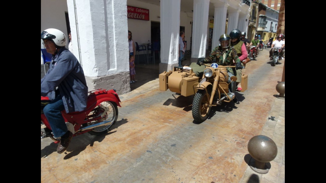 Motos de todo tipo y edad en la XX Concentración de Amoe