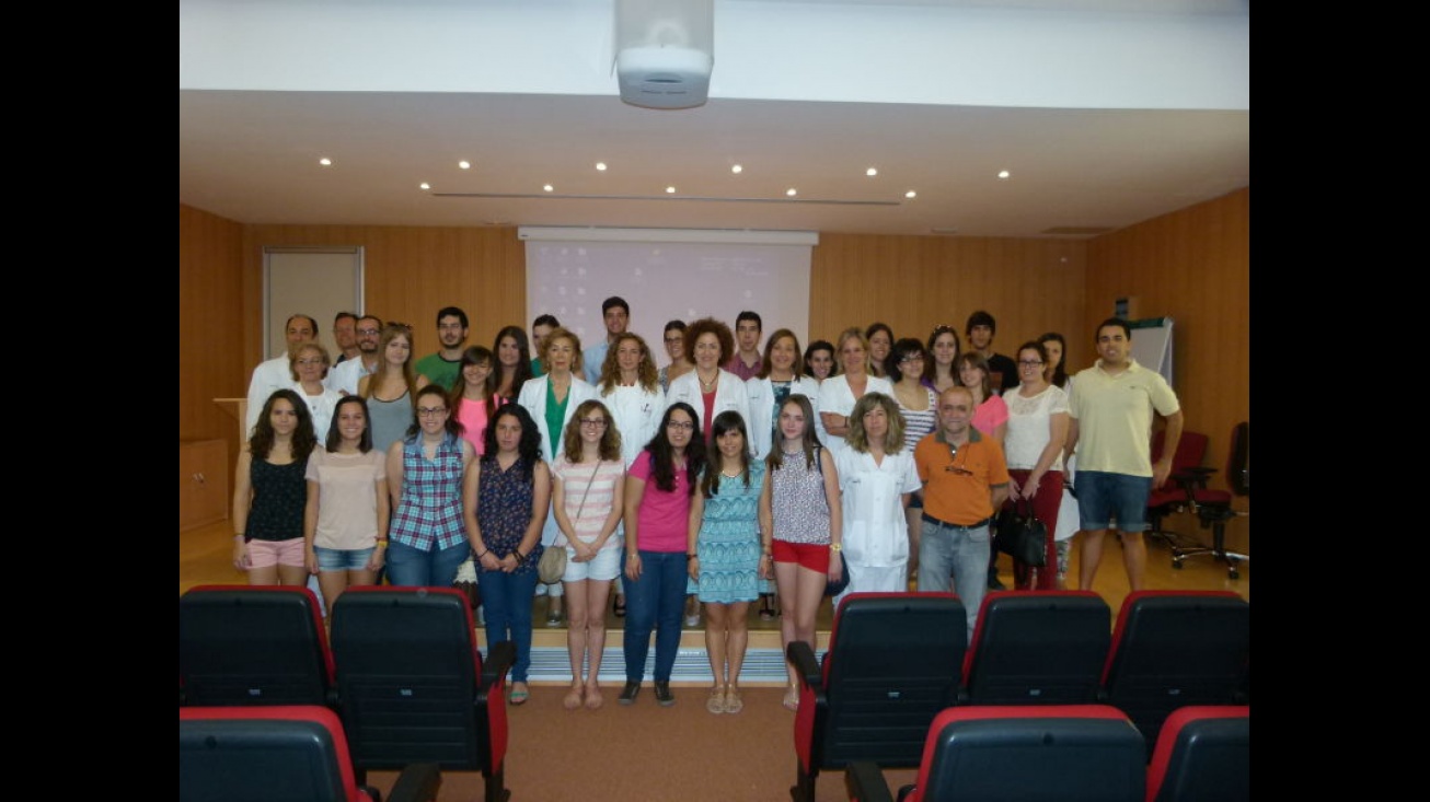 Foto conjunta tras la recepción en el Aula Médica Dr. García Roldán