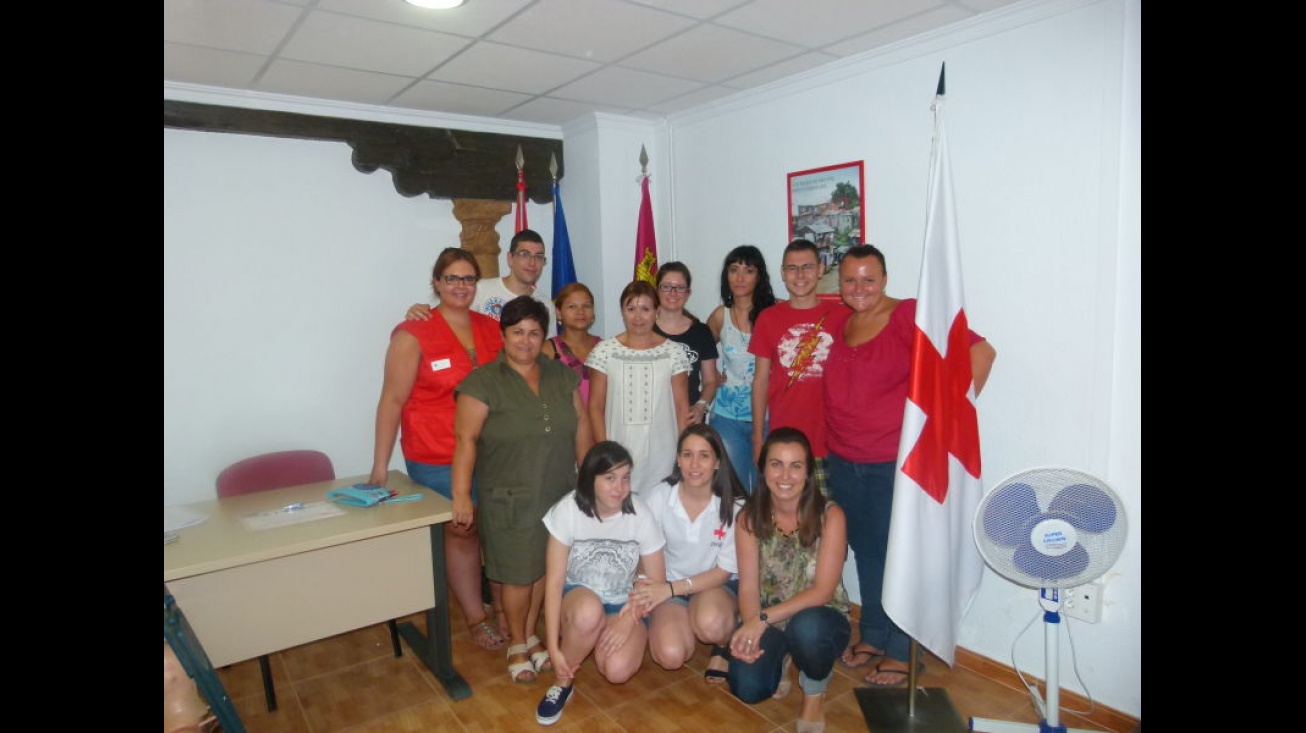 Cruz Roja Manzanares con Carmen Beatriz Alcolea y Teresa Jiménez, concejales del Ayuntamiento de Manzanares