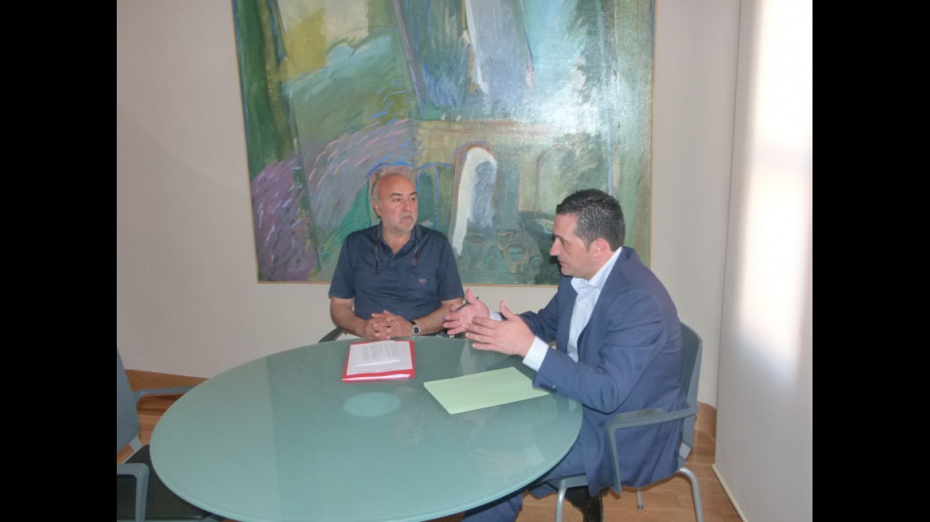 Antonio Lucas-Torres, delegado de la JCCM en Ciudad Real, junto a Antonio López de la Manzanara, alcalde de Manzanares