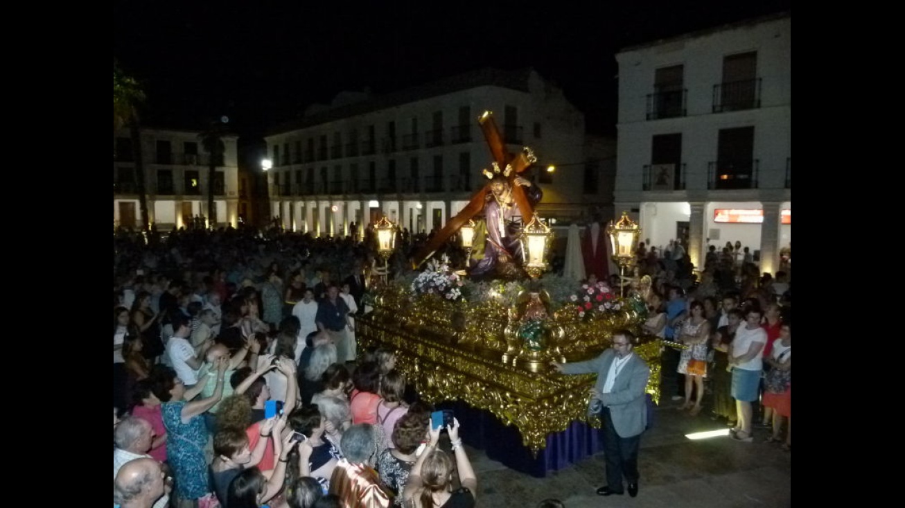 Imagen de Jesús del Perdón antes de entrar a la iglesia de la Asunción