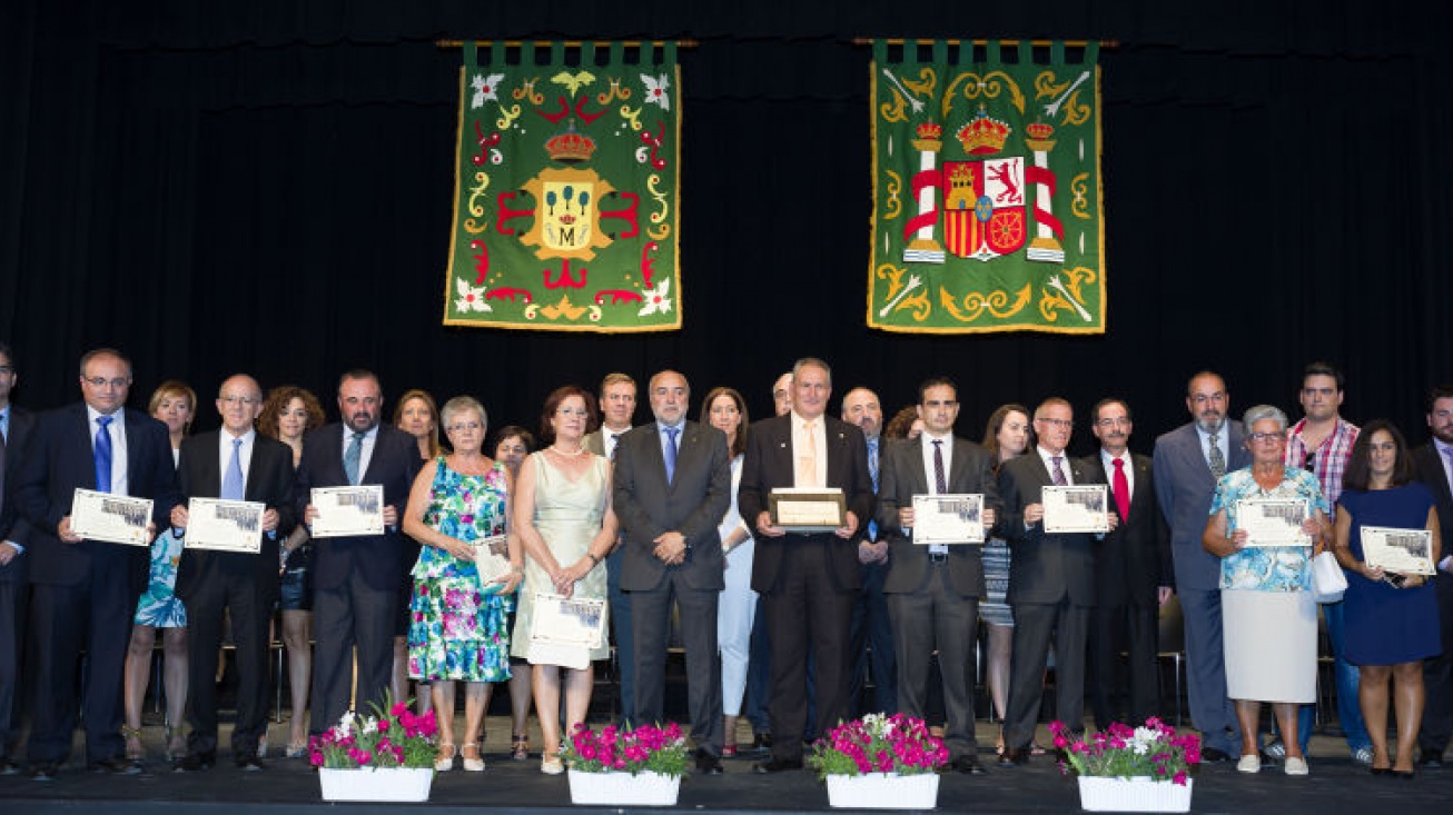 Foto conjunta de distinguidos y autoridades. Foto: Ángel León