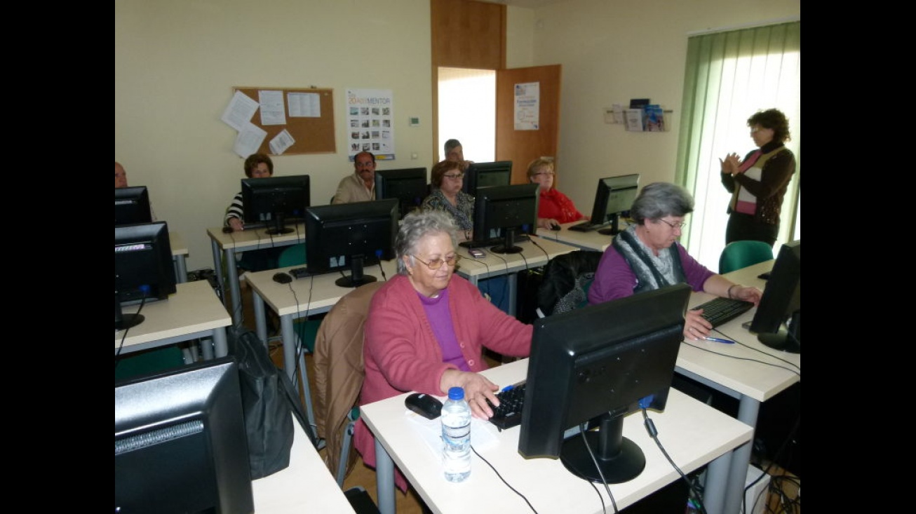 Anteriores cursos de iniciación a la informática en el Centro de la Mujer