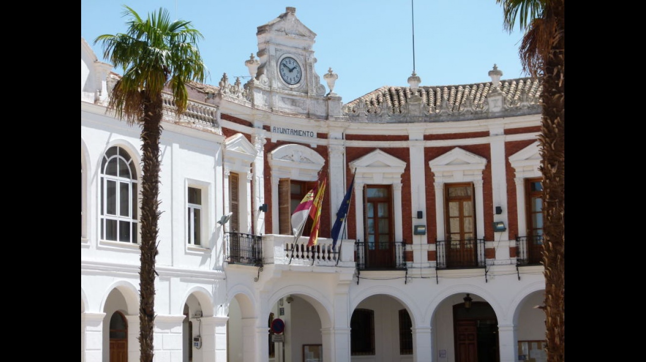 Fachada del Ayuntamiento de Manzanares