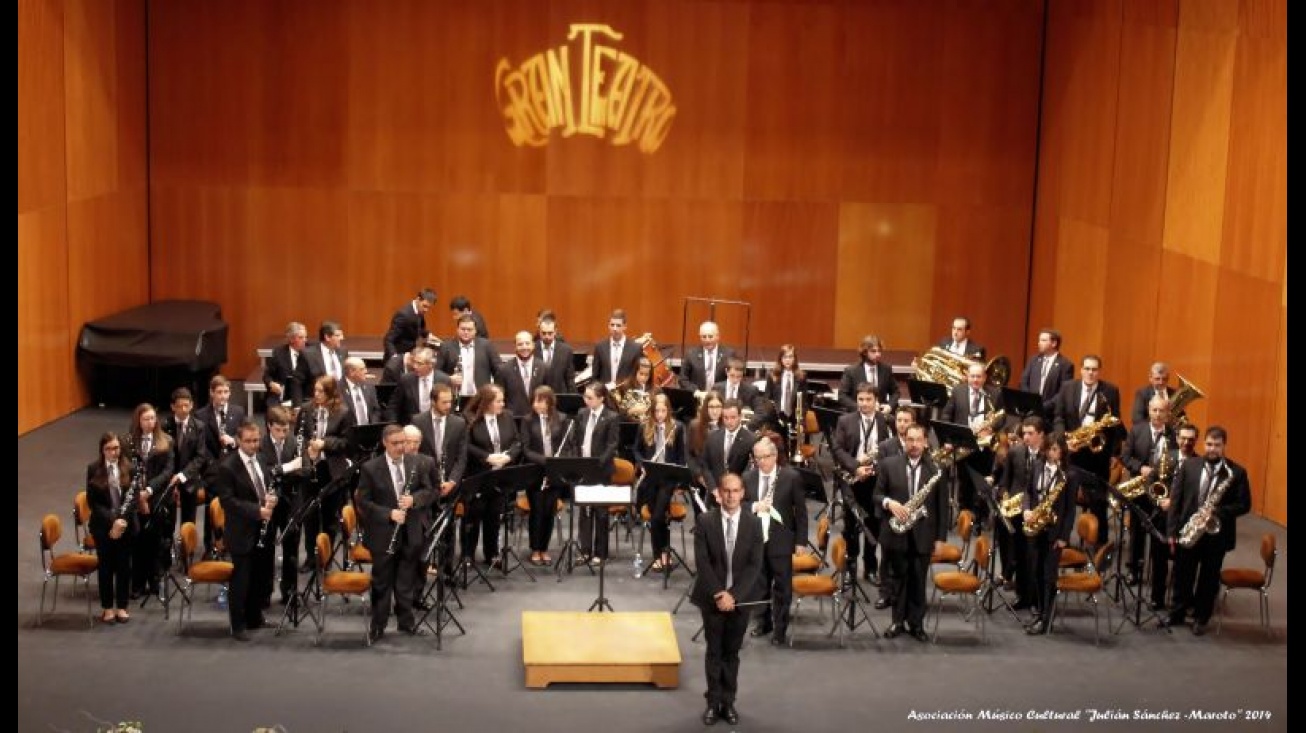 Saludo de la banda en el concierto del pasado domingo. Foto: AMC Julián Sánchez-Maroto