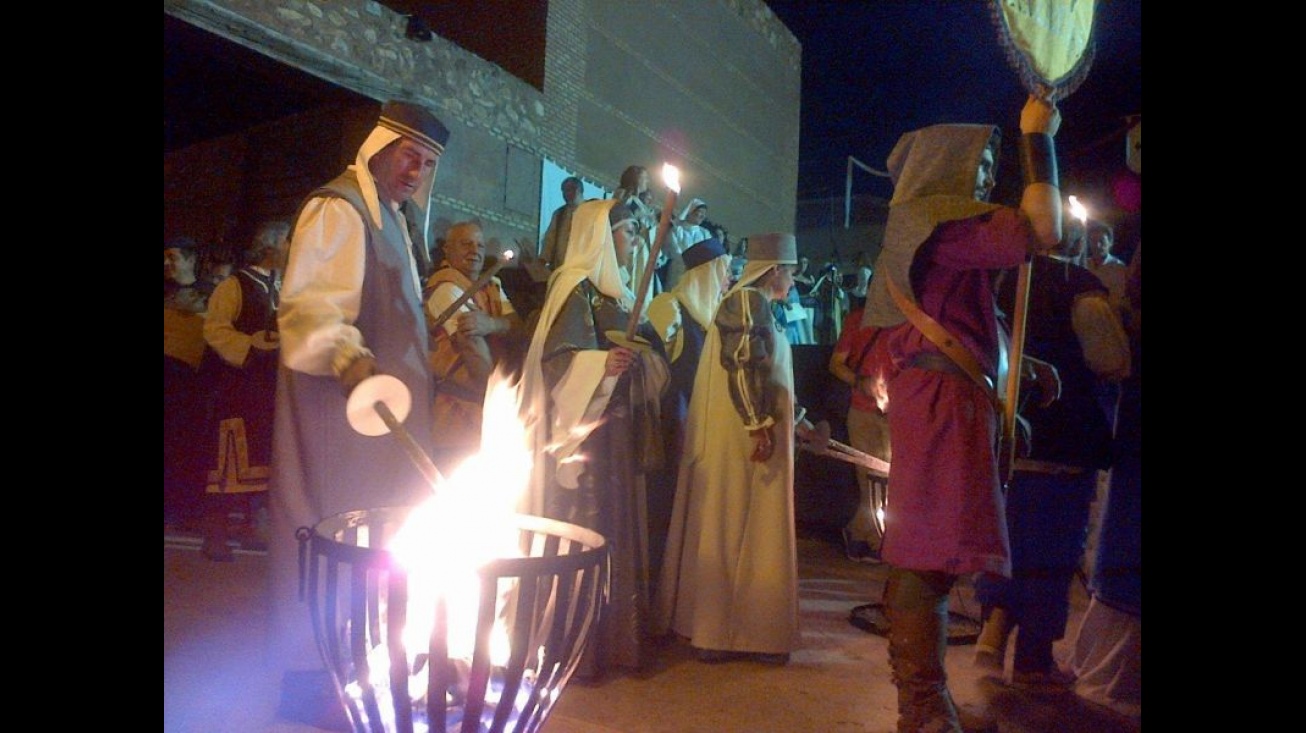 Inicio de la procesión de las antorchas. Foto: Manzanares Medieval