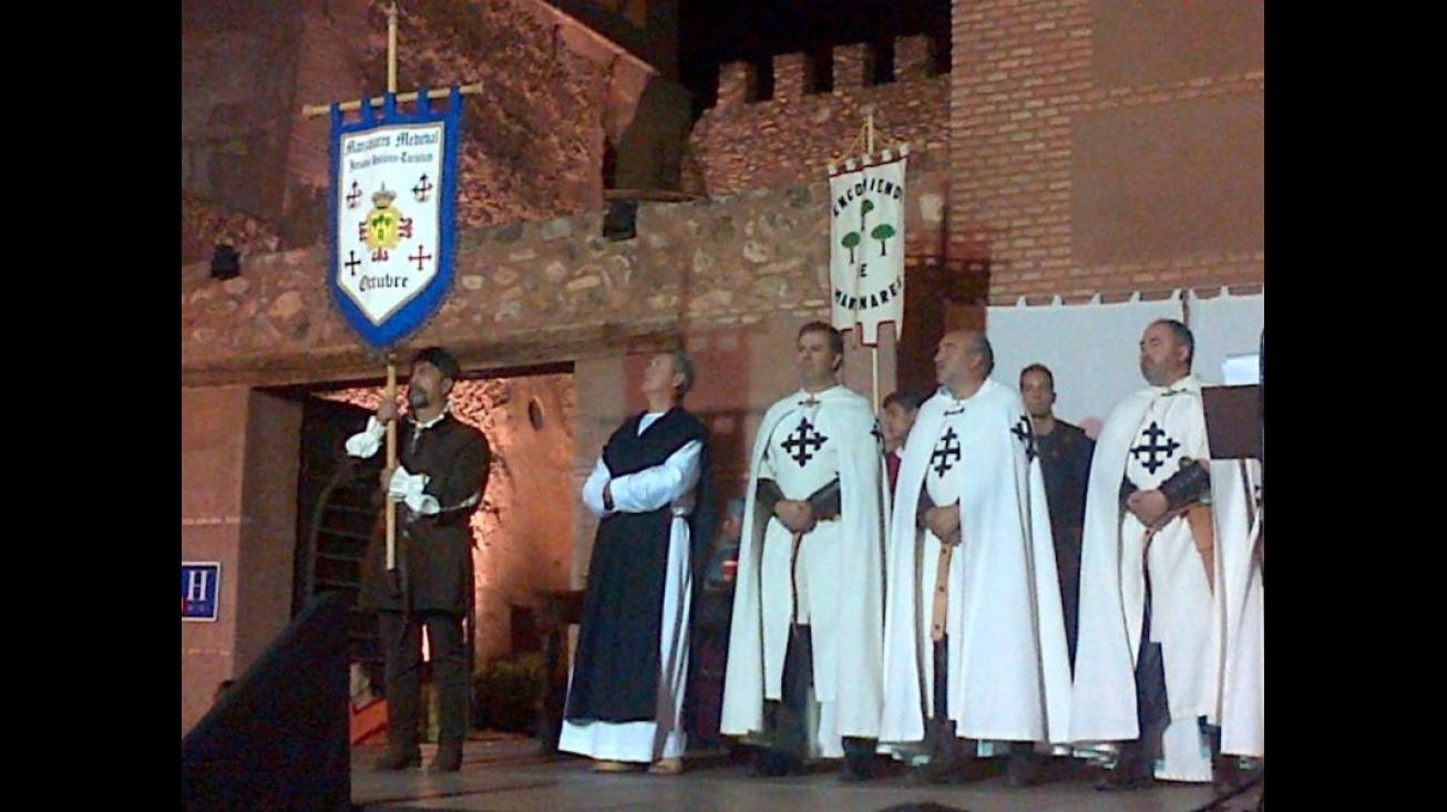 Autoridades durante la presentación de estandartes