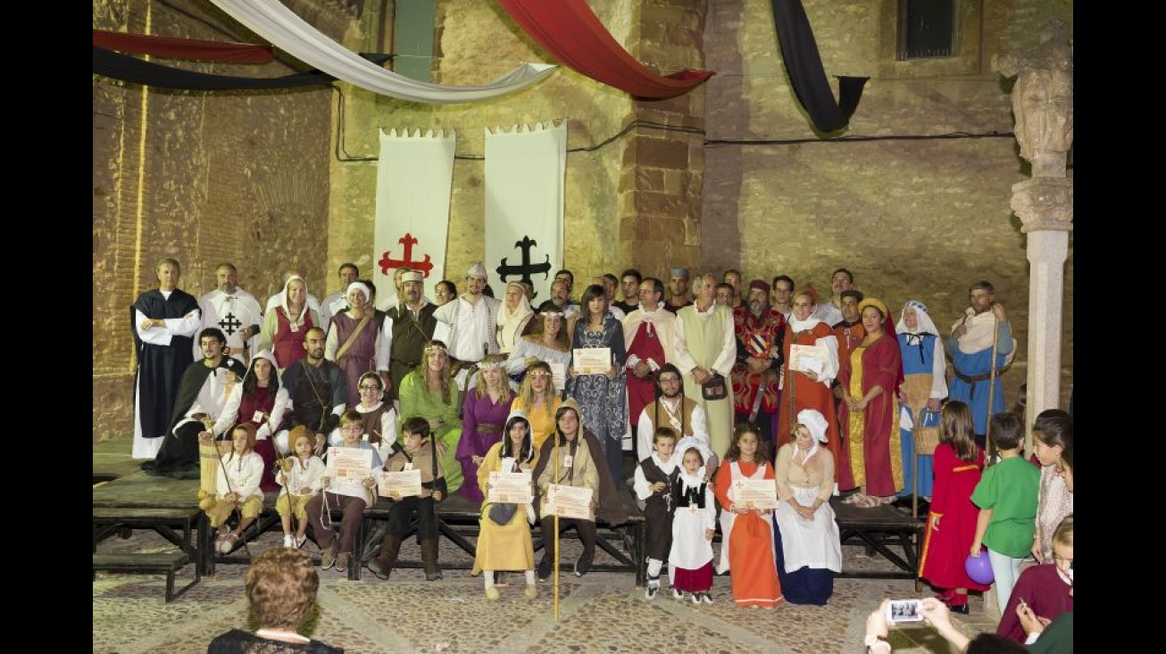 Foto de familia de los premiados en los diferentes concursos. Fotografía León.