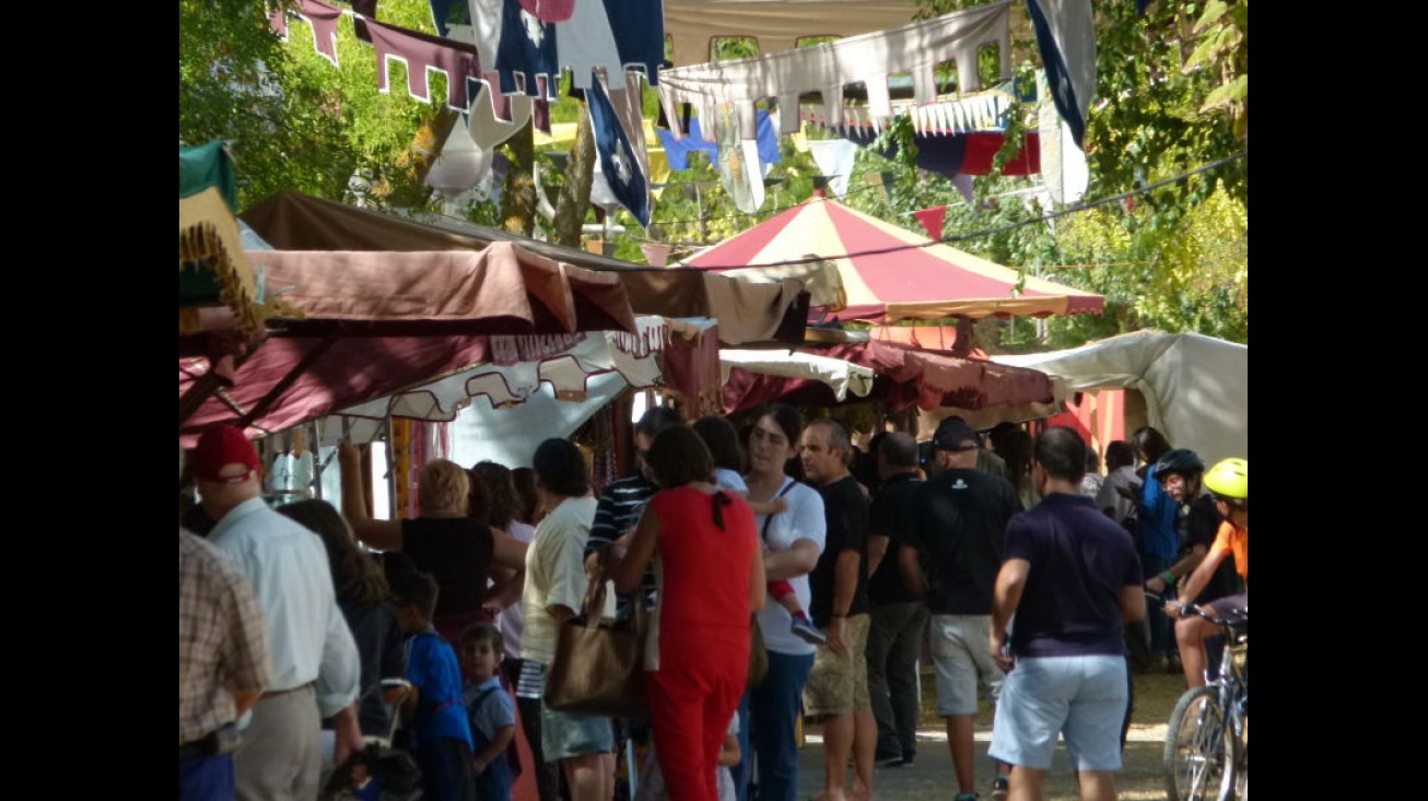 Mucho público a todas horas en los Mercados Medieval y Calatravo de los Paseos del Río