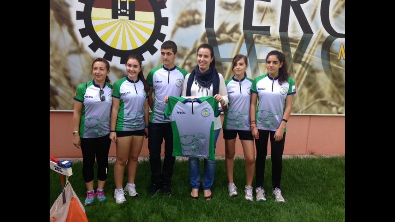 La concejal de Deportes presentó la nueva equipación del Manzanares-O.