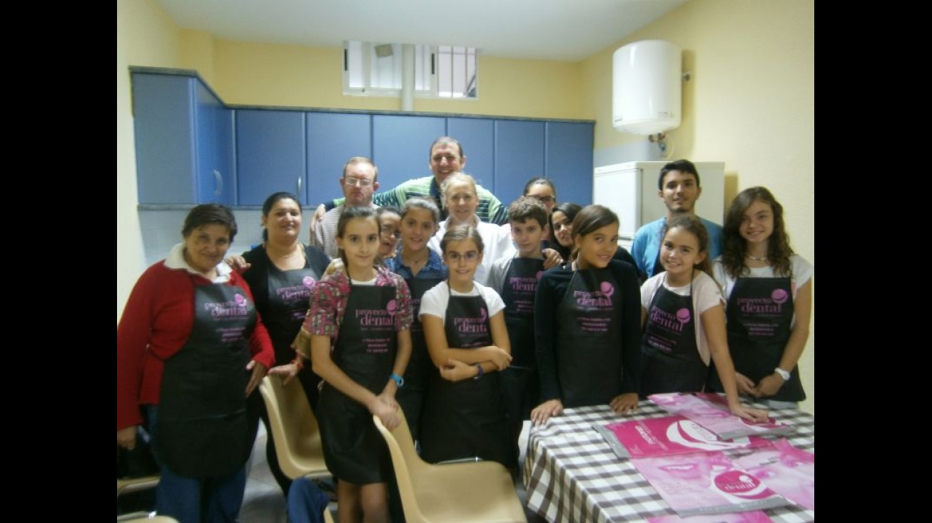 Grupo de cocina con jóvenes y personas con discapacidad