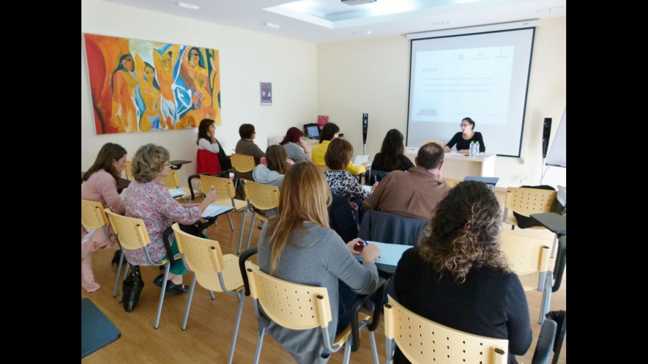 Exposición a cargo de la coordinadora de Médicos del Mundo en CLM