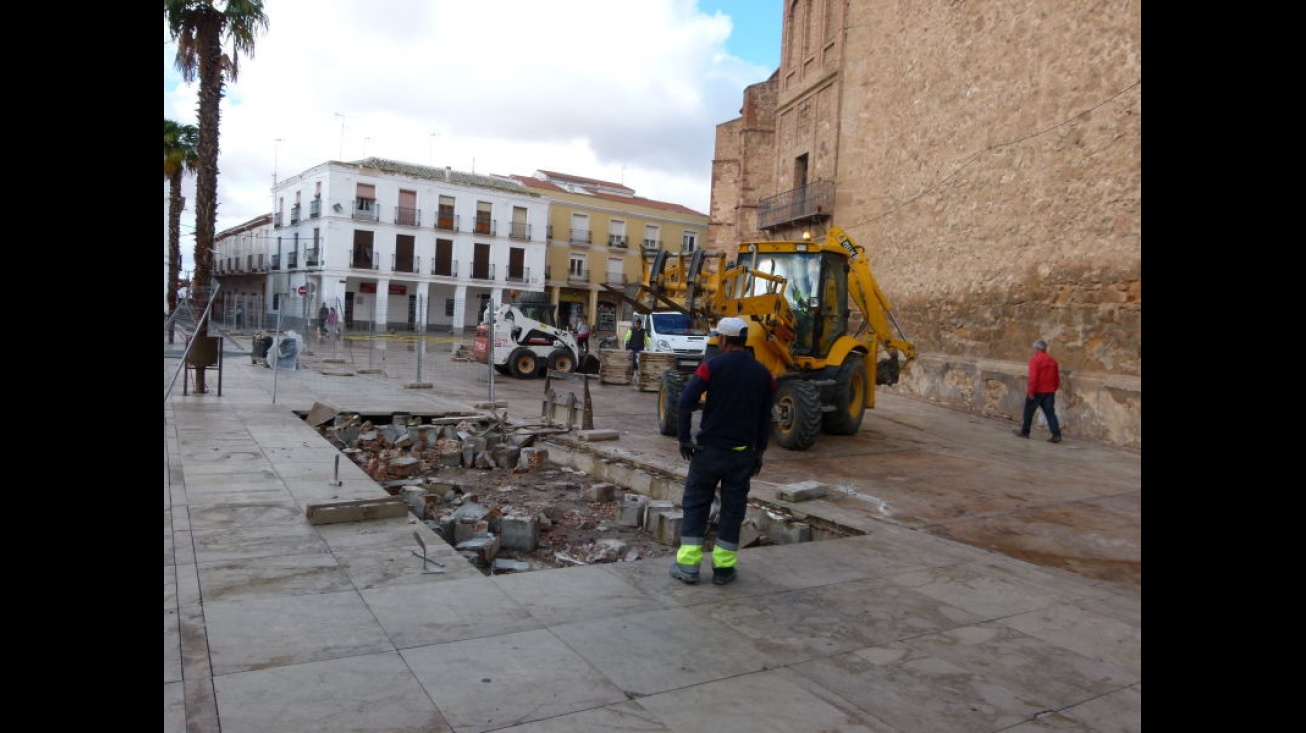 Inicio de las obras de reforma de la plaza